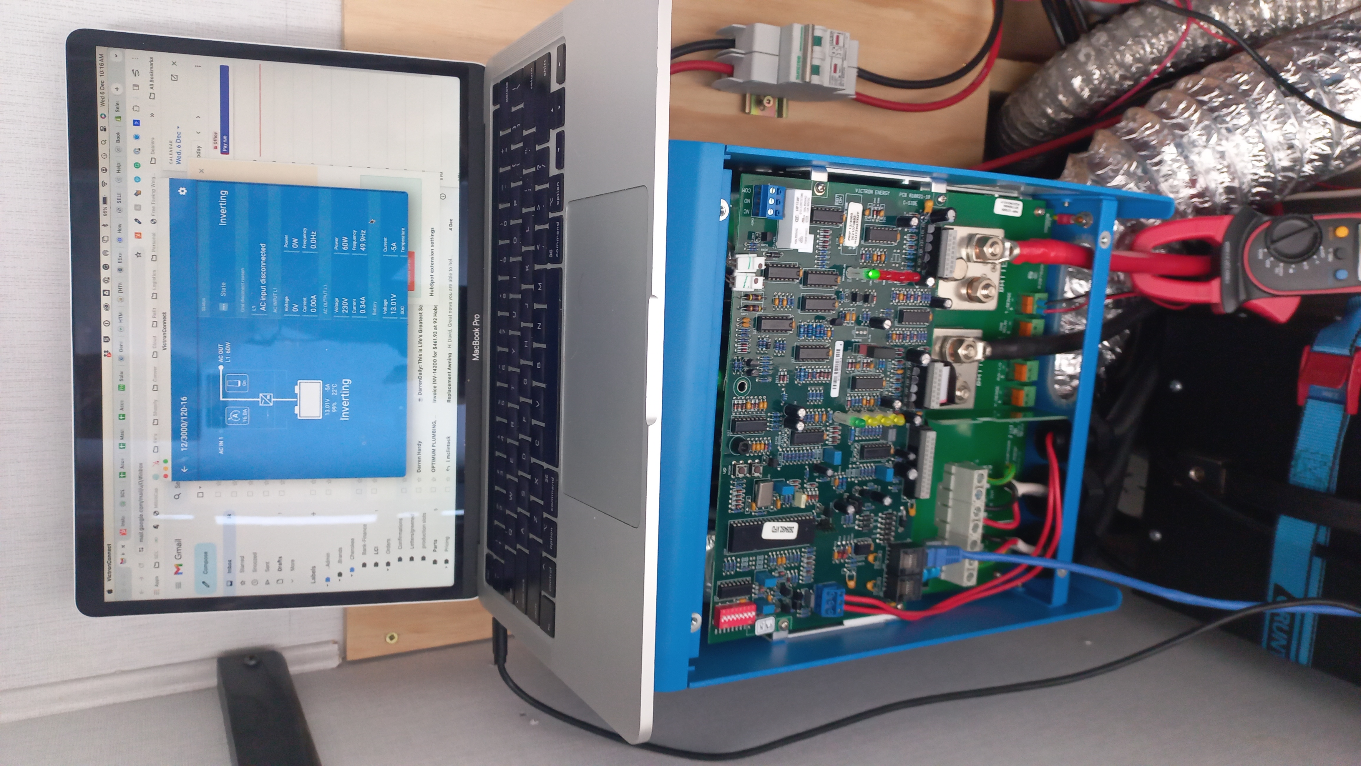 Complex DC electrical wiring in a motorhome